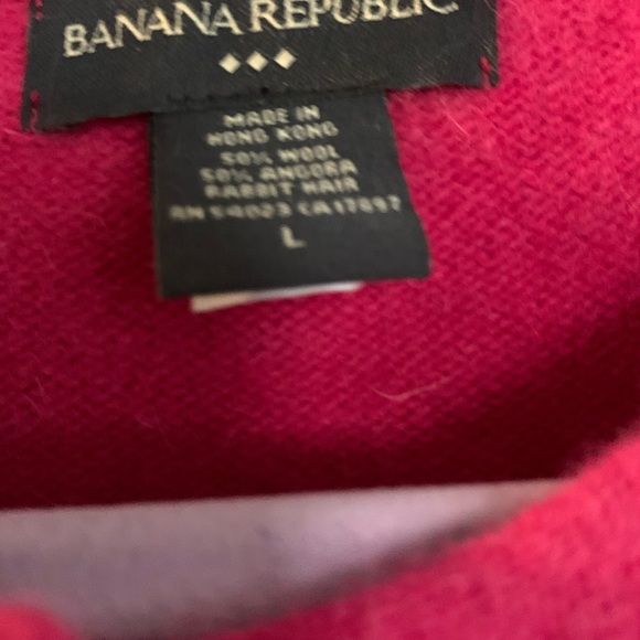 Vintage Banana Republic fuchsia sweater, size large. Wool and angora blend. - Picture 3 of 4